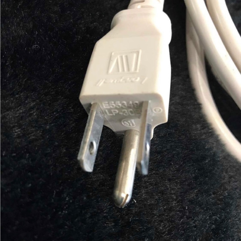 Longwell E55333 VW-1 3C/18AWG 300V TYPE SVT Computer Desktop Monitor Power Cord - Picture 13 of 13